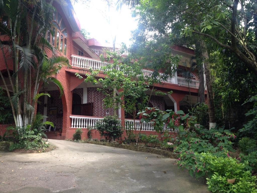Hilltop Lodge Гувахати Номер фото