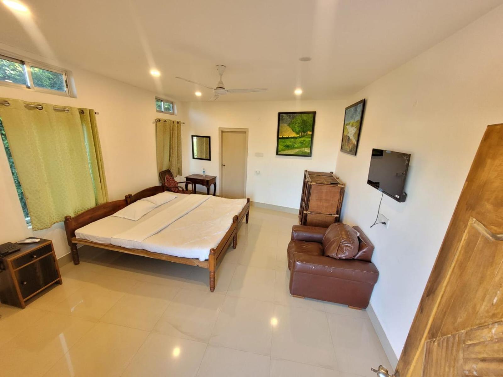 Hilltop Lodge Гувахати Экстерьер фото