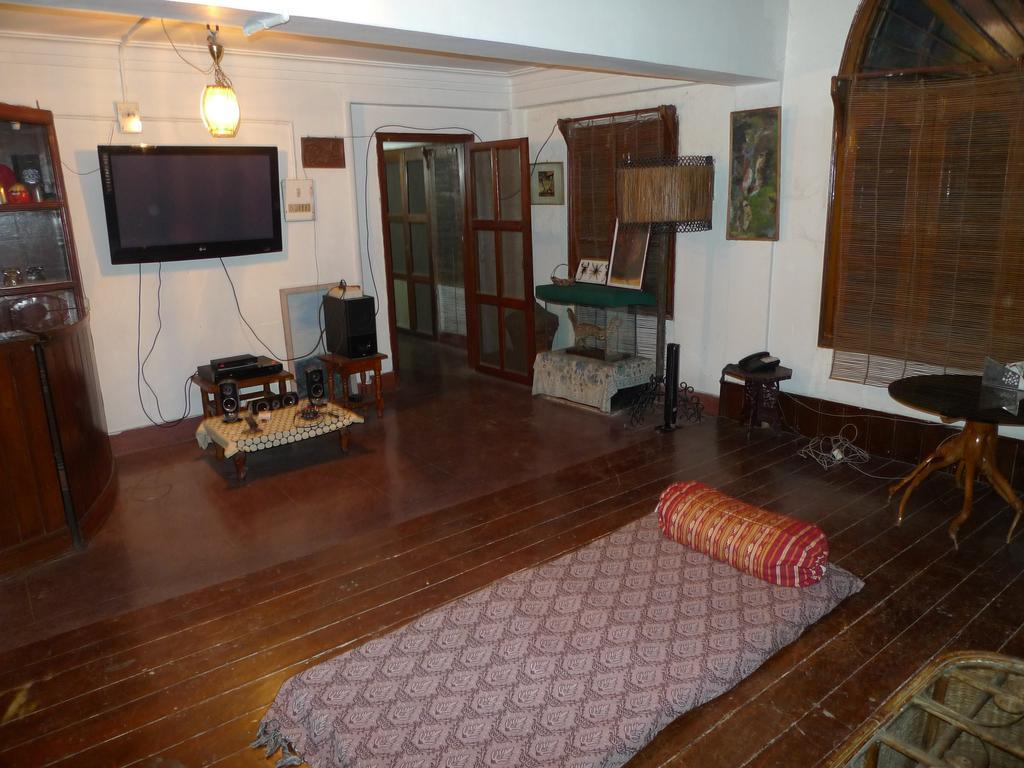 Hilltop Lodge Гувахати Номер фото