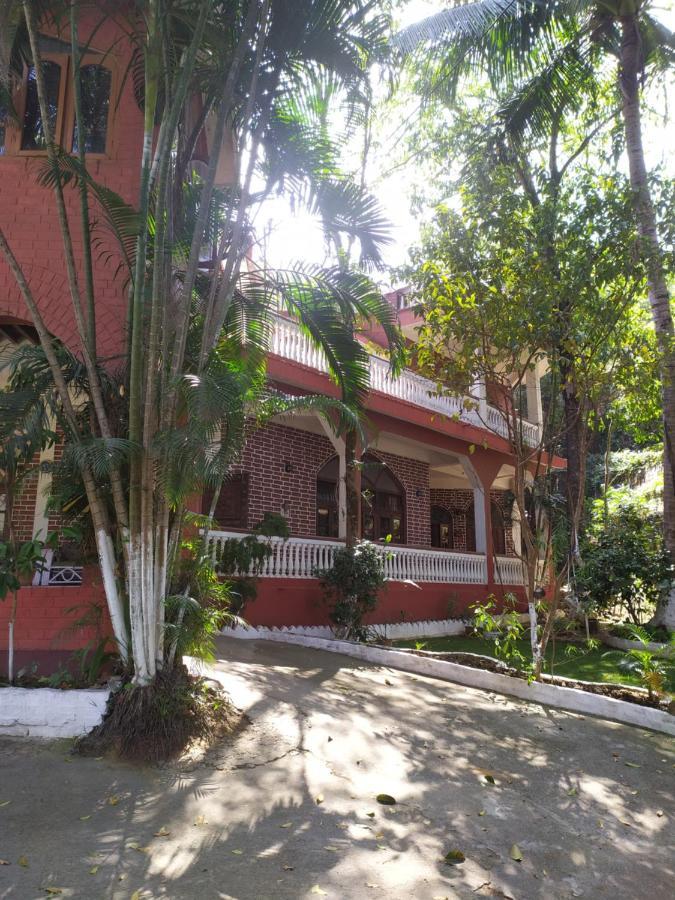 Hilltop Lodge Гувахати Экстерьер фото